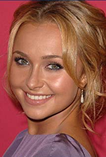 How tall is Hayden Panettiere?